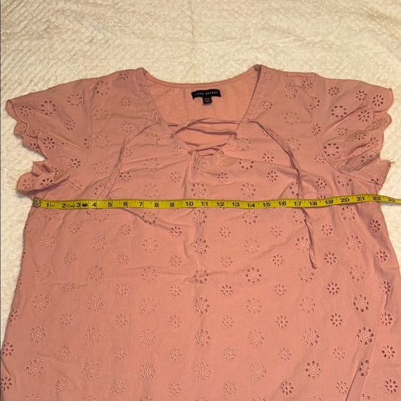 🌸 Lane Bryant Flutter Sleeve Eyelet Blouse – Pastel Pink, Size 14/16 - Picture 2 of 7